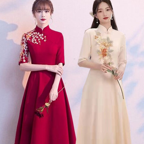 红色中式礼仪旗袍长款演出服