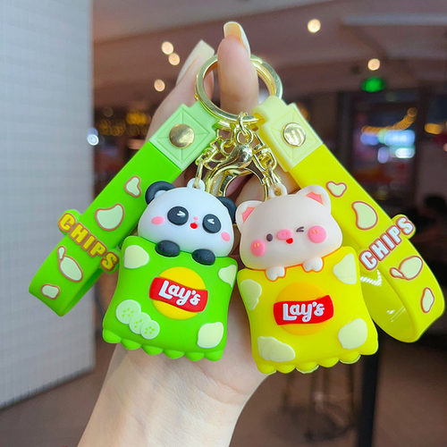 创意薯片露比钥匙扣卡通可爱小海狸动物书包挂件车钥匙包包小礼品