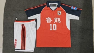 2000年鲁能泰山队服