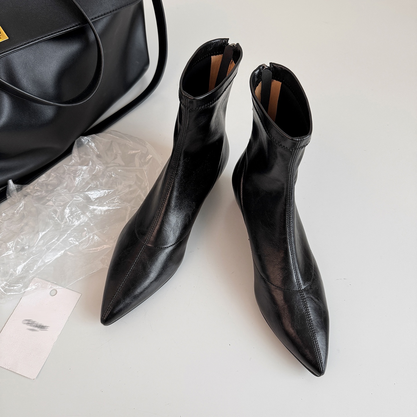 真皮百搭短靴尖头后拉链弹力靴女