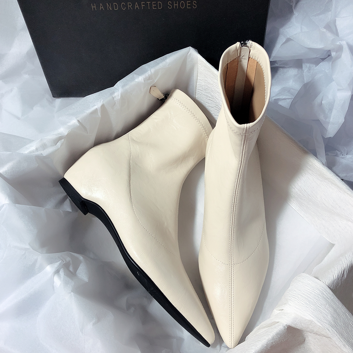 米白色低跟后拉链百搭通勤时装靴