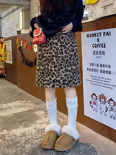 韩版复古圈圈毛呢豹纹减龄半身裙女2025秋冬款高腰显瘦a字包臀裙