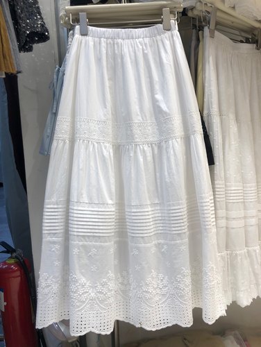 白色绣花高腰a字裙中长款伞裙