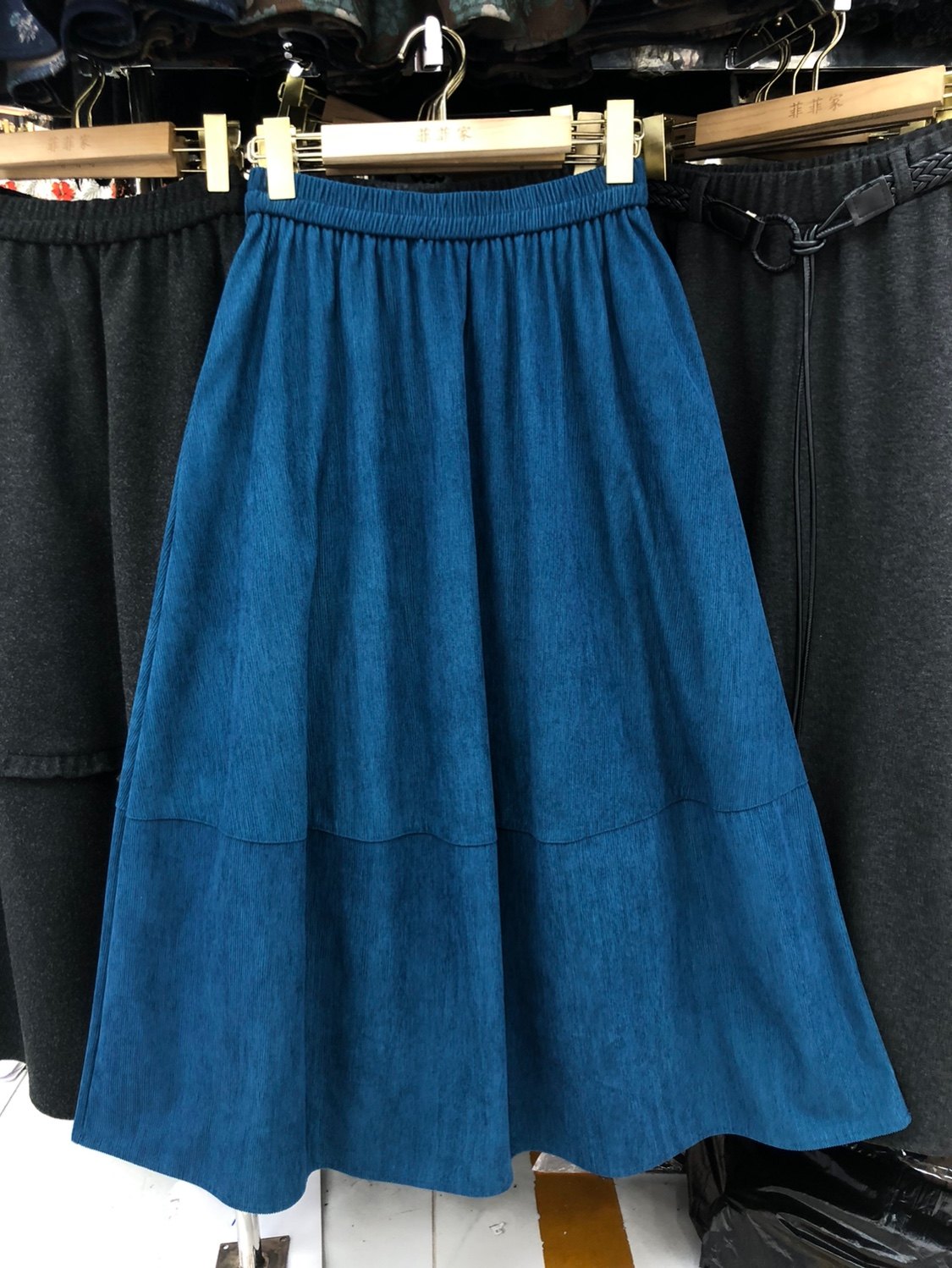 纯色百搭灯芯绒A字裙中长伞裙