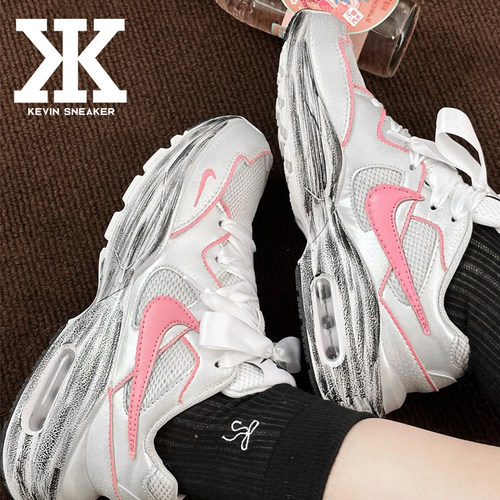 Nike耐克女款低帮跑步鞋