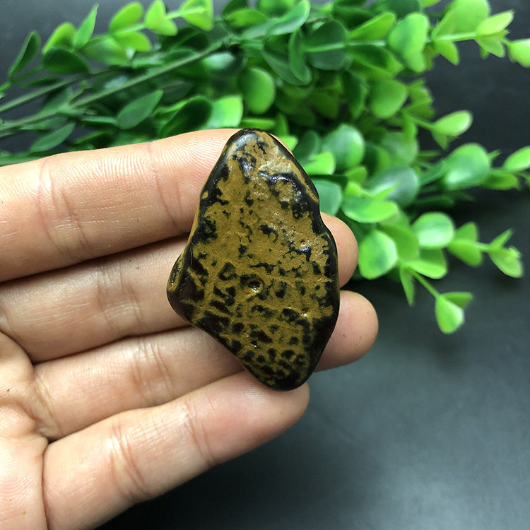 马达加斯加花纹冰彩玛瑙籽料天然马料象形原石石头手把件收藏1657