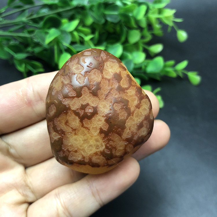 马达加斯加花纹籽料天然冰彩玛瑙马料原石石头手把件收藏奇石1960