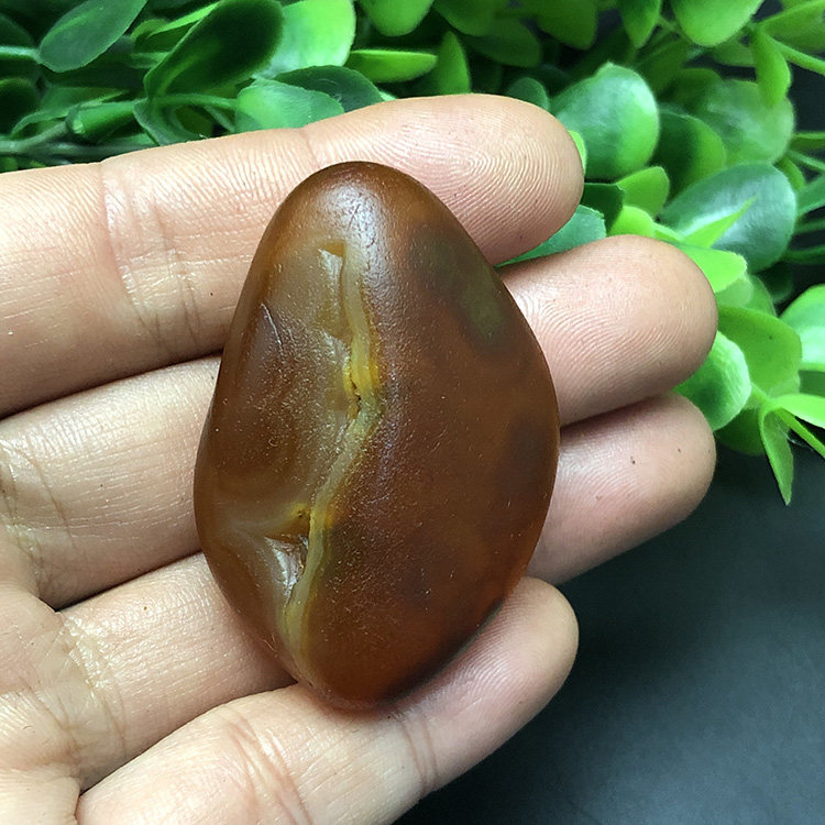 马料马达加斯加花纹玛瑙籽料天然水冲滑皮原石石头手把件收藏1686