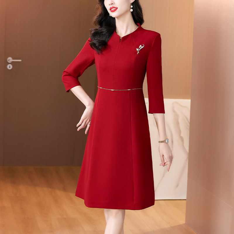 秋季高端大气中年妈妈婚宴礼服图片