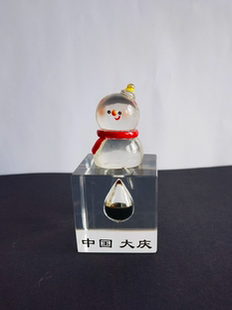 雪人工艺品大庆一滴油纪念品，新款创意油田文创礼品支持订制