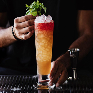 北欧风格玻璃收腰果汁杯扎啤杯商用酒馆有脚艾尔啤酒杯拉格黑啤杯