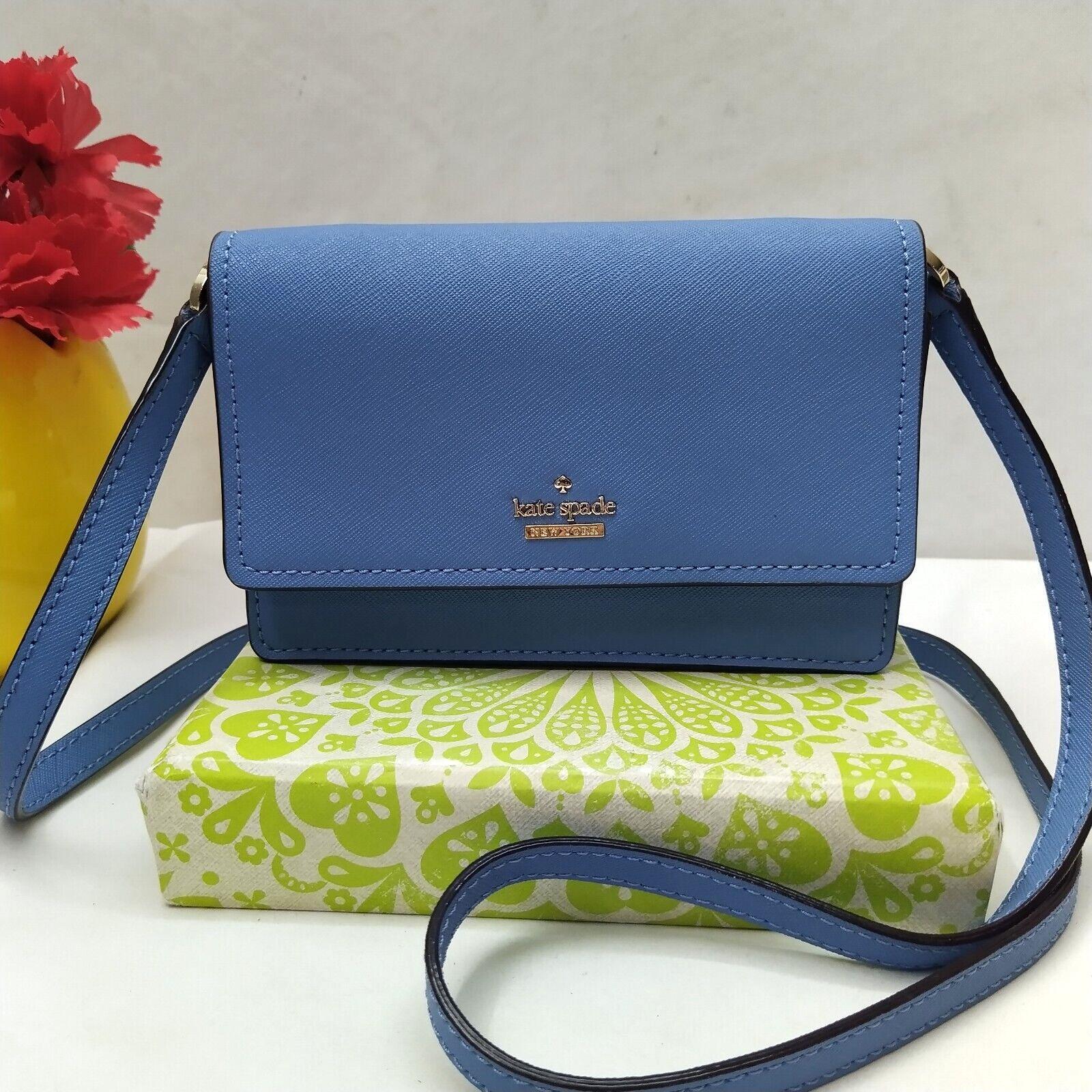 kate spade New York蓝色十字纹皮革翻盖Closure小号斜挎包