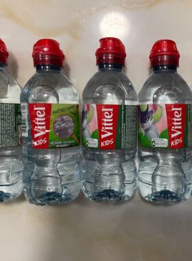 代购正品 法国进口 VITTEL/法维多/伟图天然矿泉水/饮用水 330 *6