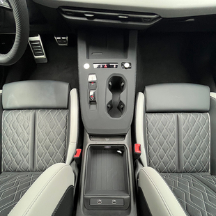 适用于25-26款奥迪A5L中控面板硅胶垫扶手箱保护水杯内饰用品改装