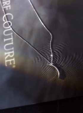 月亮唯美风小巧微镶银项链