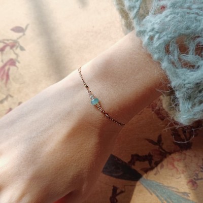 水润清透翡翠小珠碎银细手绳