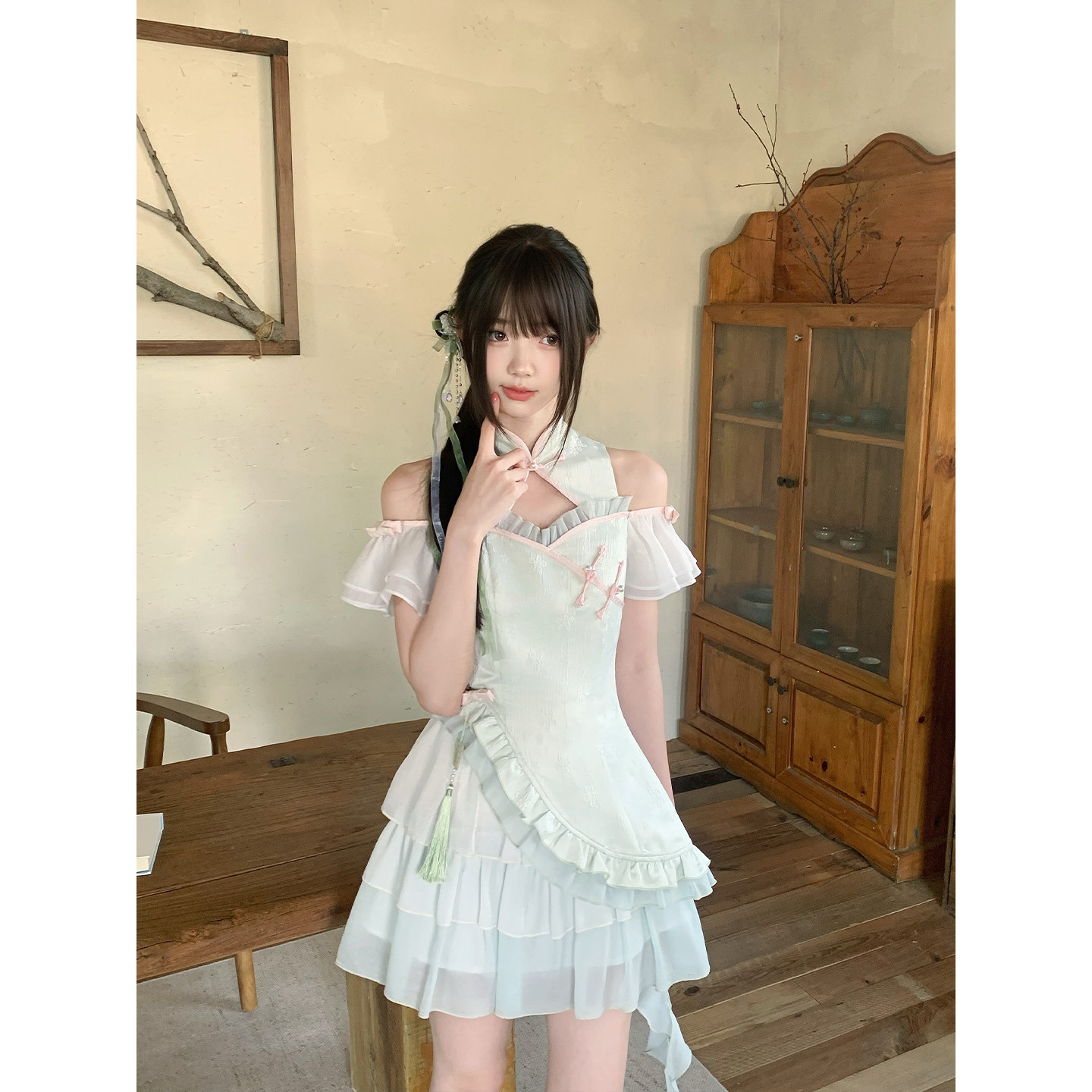 啦啦酱 梦江南 浅绿新中式旗袍连衣裙女收腰改良国风露肩流苏短裙