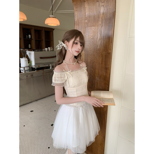 啦啦酱 秋月梨 少女风一字肩褶皱上衣网纱花边蝴蝶结泡泡袖短款女
