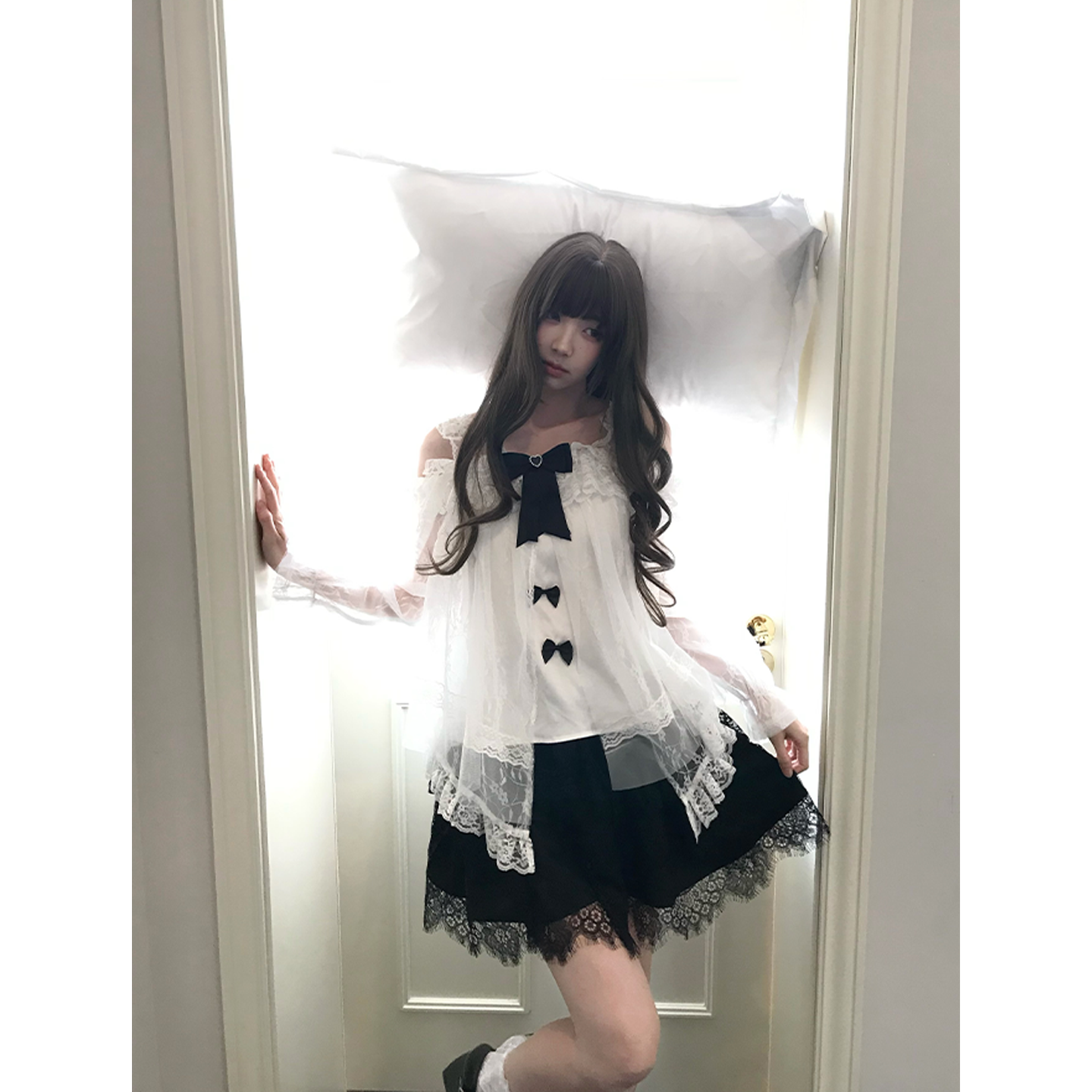 啦啦酱 芙翎 黑白系一字肩蕾丝露肩长袖衬衫女蕾丝蛋糕裙上衣套装