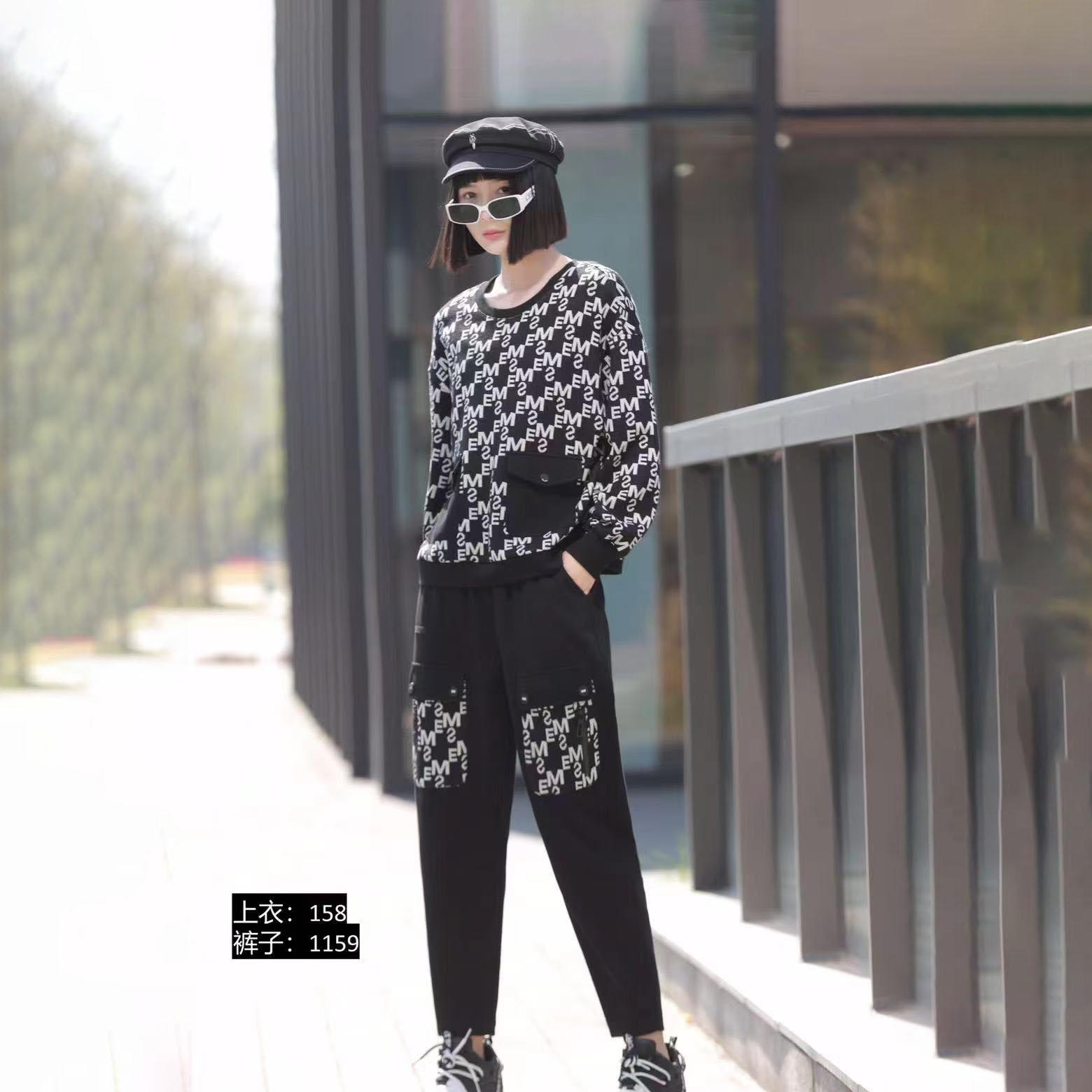 莫西摩休闲摩登小众印花字母圆领上衣黑色长裤套装T0158 K1159