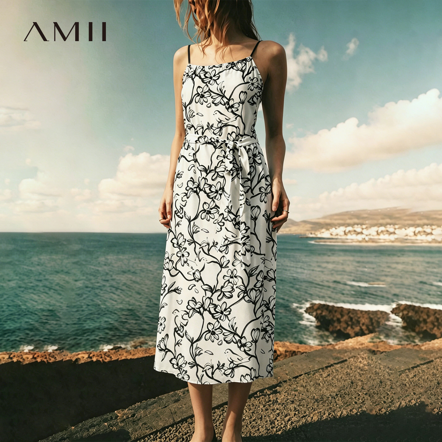 Amii2026夏新款抽象印花配腰带吊带连衣裙女超宽松大A摆长裙子