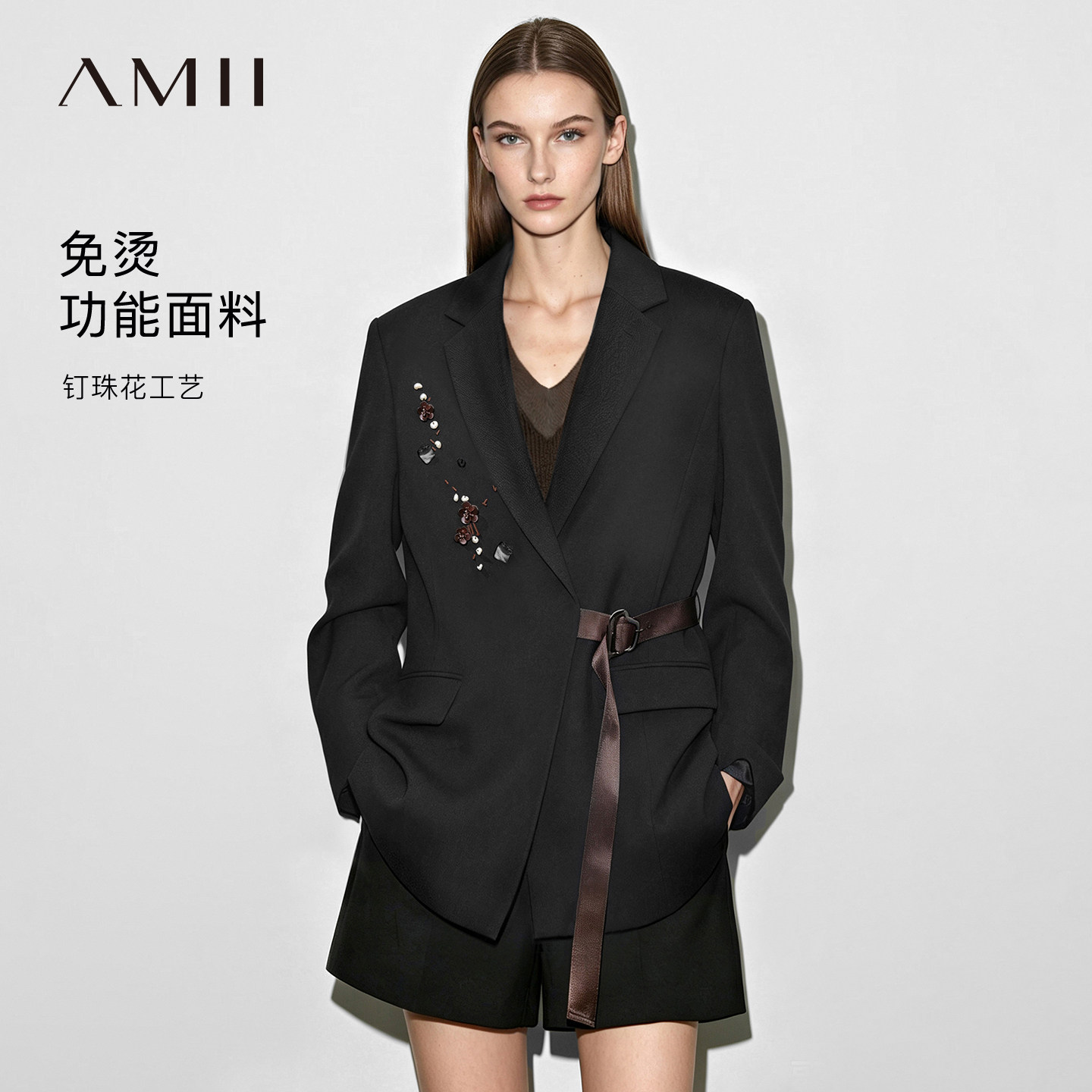 Amii2026秋新款通勤风翻驳领钉珠花垫肩西装女异形日字扣西服上衣