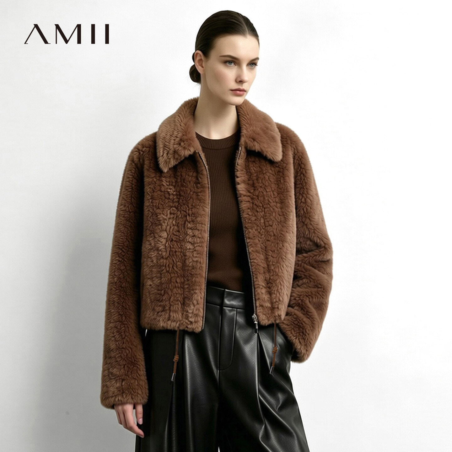 Amii2026冬新款通勤风翻领拉链抽绳羊毛皮草女宽松温暖毛绒上衣
