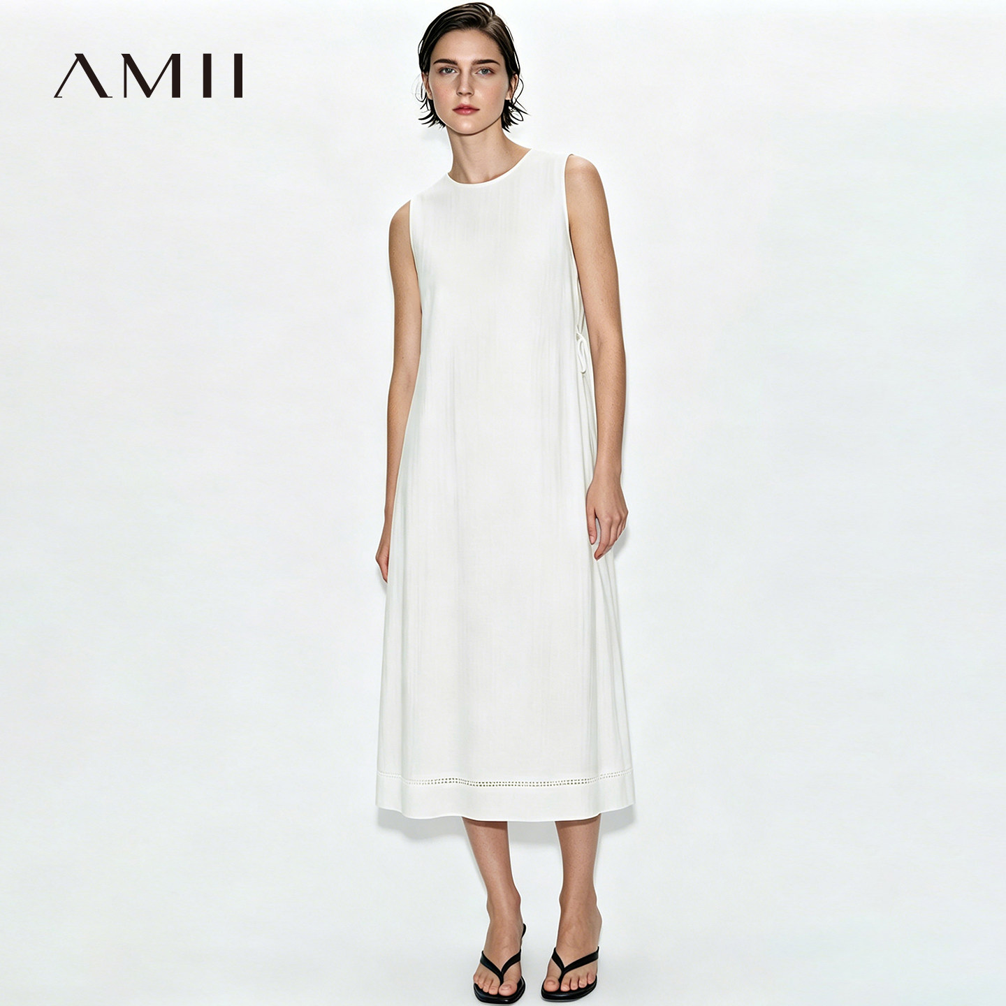 Amii2026夏新款休闲圆领拼镂空花边绑带连衣裙女无袖A字裙长裙子
