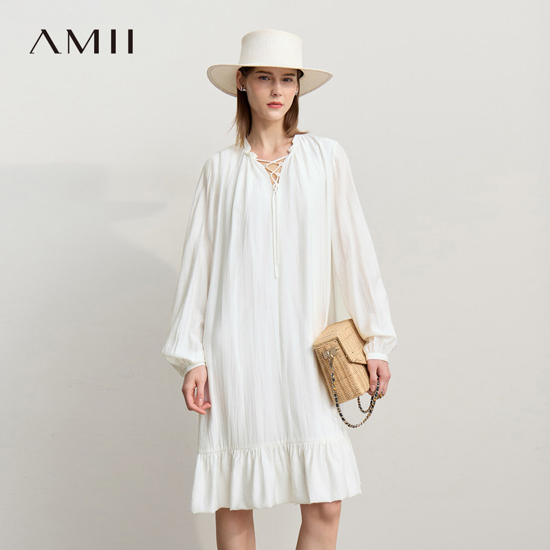 Amii2026春新款纯色度假风V领系带长袖宽松无弹压褶中长连衣裙