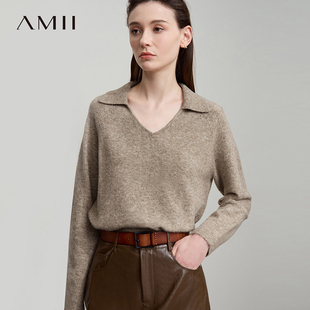 极简纯色V领翻领宽松套头长袖 Amii2025秋新款 含羊毛绒感毛衣女