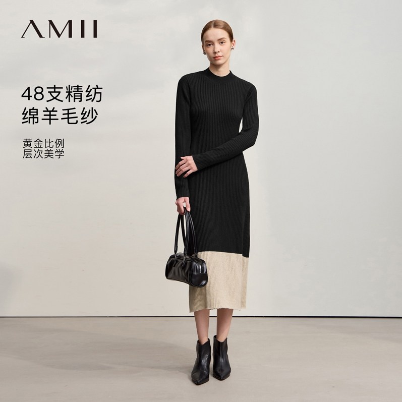 Amii度假风半高领撞色拼接连衣裙女2025冬新款修身显瘦针织毛衣裙