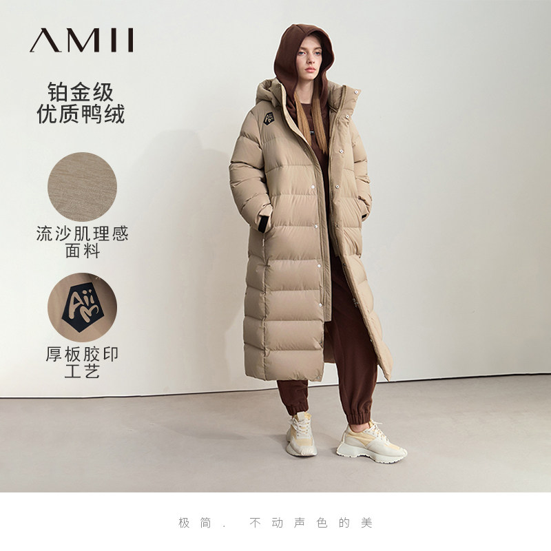 Amii2026冬新款温暖可拆卸帽子字母印花长款羽绒服女宽松拉链上衣