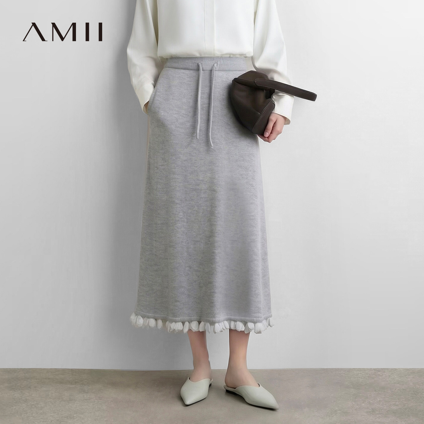 Amii2026秋新款通勤风抽绳绑带橡筋腰花瓣花边摆半身裙女长裙子