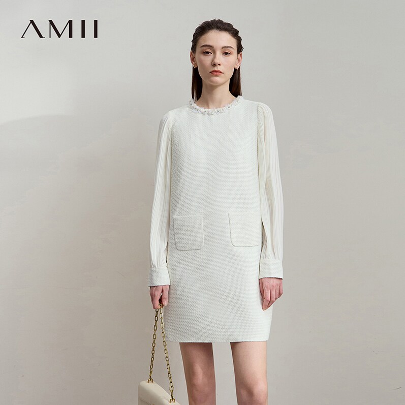 Amii2026春新款圆领撞料拼接压褶香风连衣裙女珠扣重工织带裙子