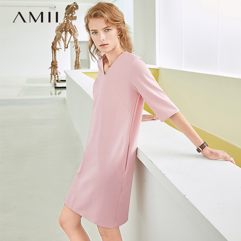 Amii极简大码宽松V领黑色连衣裙女2019夏装新中袖中长直筒裙子11-07新券