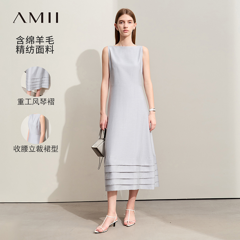 Amii2025夏新款优雅一字领风琴褶无袖连衣裙女修身收腰显瘦小黑裙