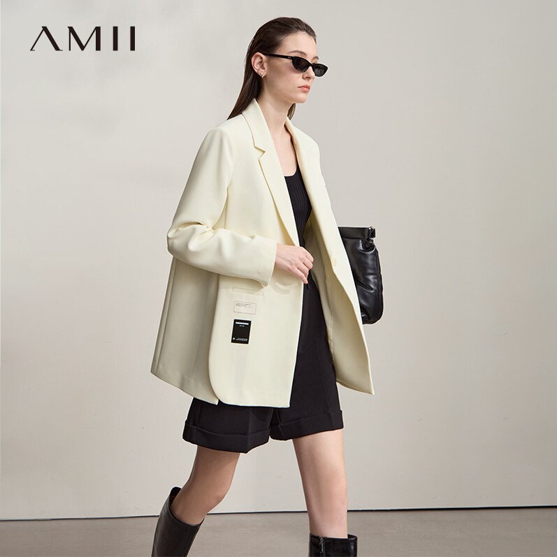 Amii2026秋新款翻驳领小宽肩垫肩开叉西装女布标装饰中长款上衣