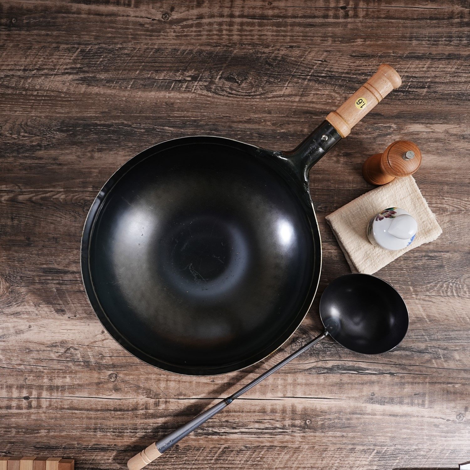 日本原装进口山田工业所手工拓打木柄中华锅33cm无涂层板厚1.6MM