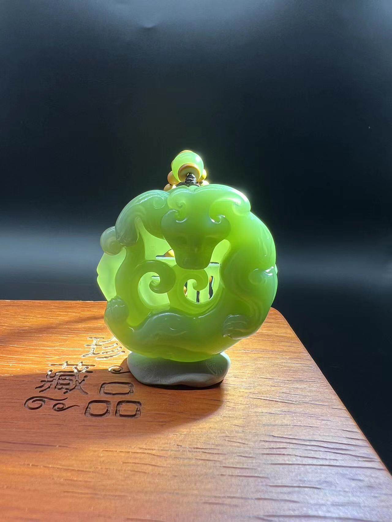 岫岩玉 析木河磨无结构螭龙吊坠 奢侈品