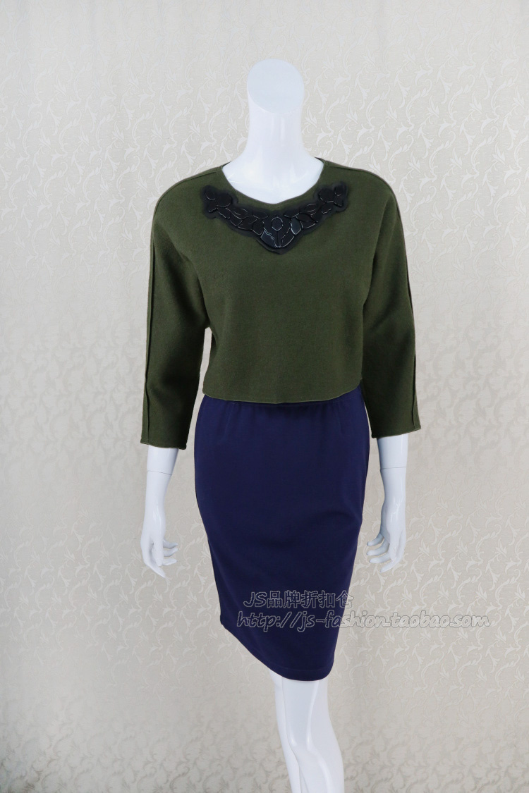 金秋促销钉珠短款蝙蝠袖毛呢上衣