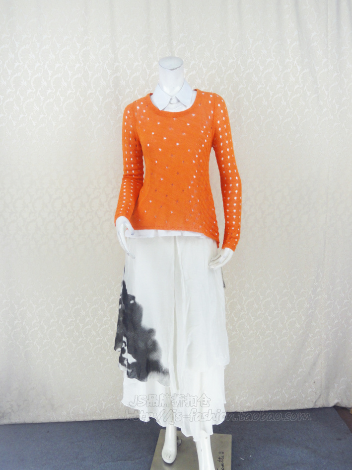 假领子镂空钩花针织衫