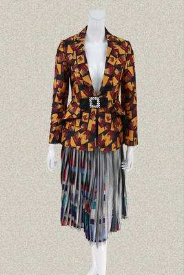 枪驳领亮丝提花*钻镶钻扣外套