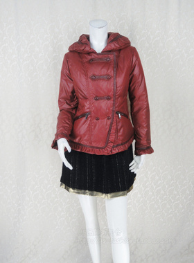 C*F 断码清仓 枕头领绵羊皮贴布饰木耳边 女冬短款羽绒服YA781