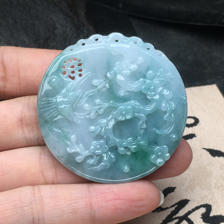 喜上眉俏隆慈缘A货翡翠吊坠