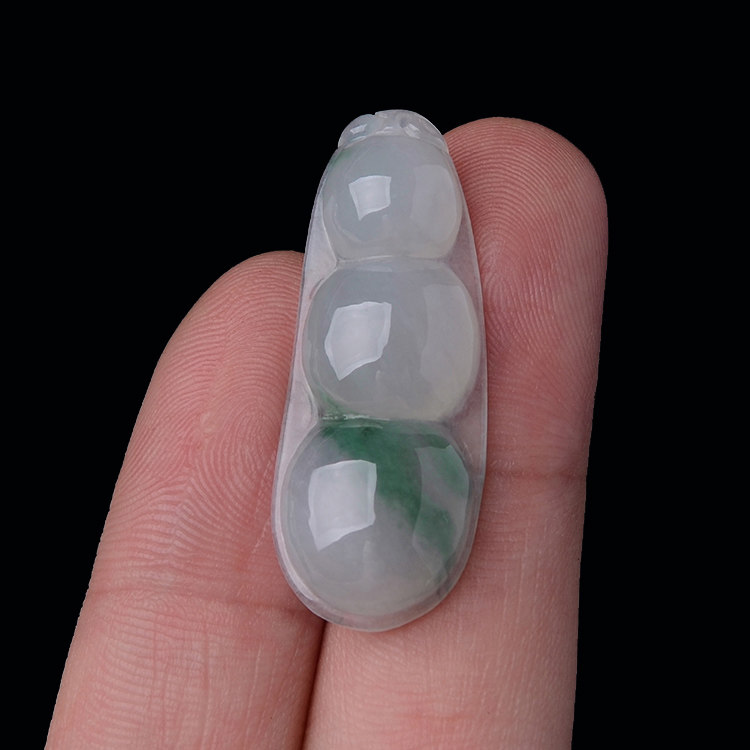 冰糯种翡翠四季豆飘花隆慈缘挂坠