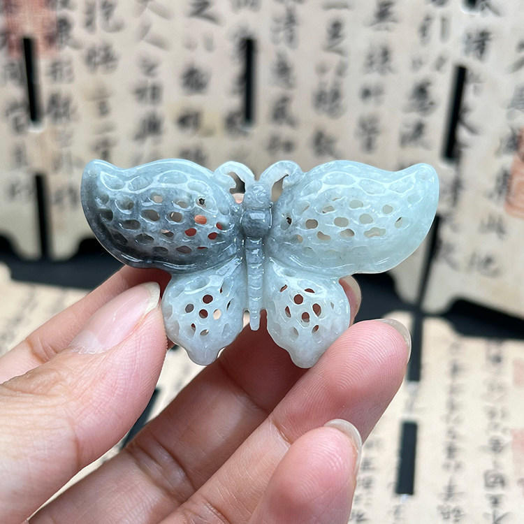 隆慈缘A货缅甸翡翠乌鸡蝴蝶吊坠