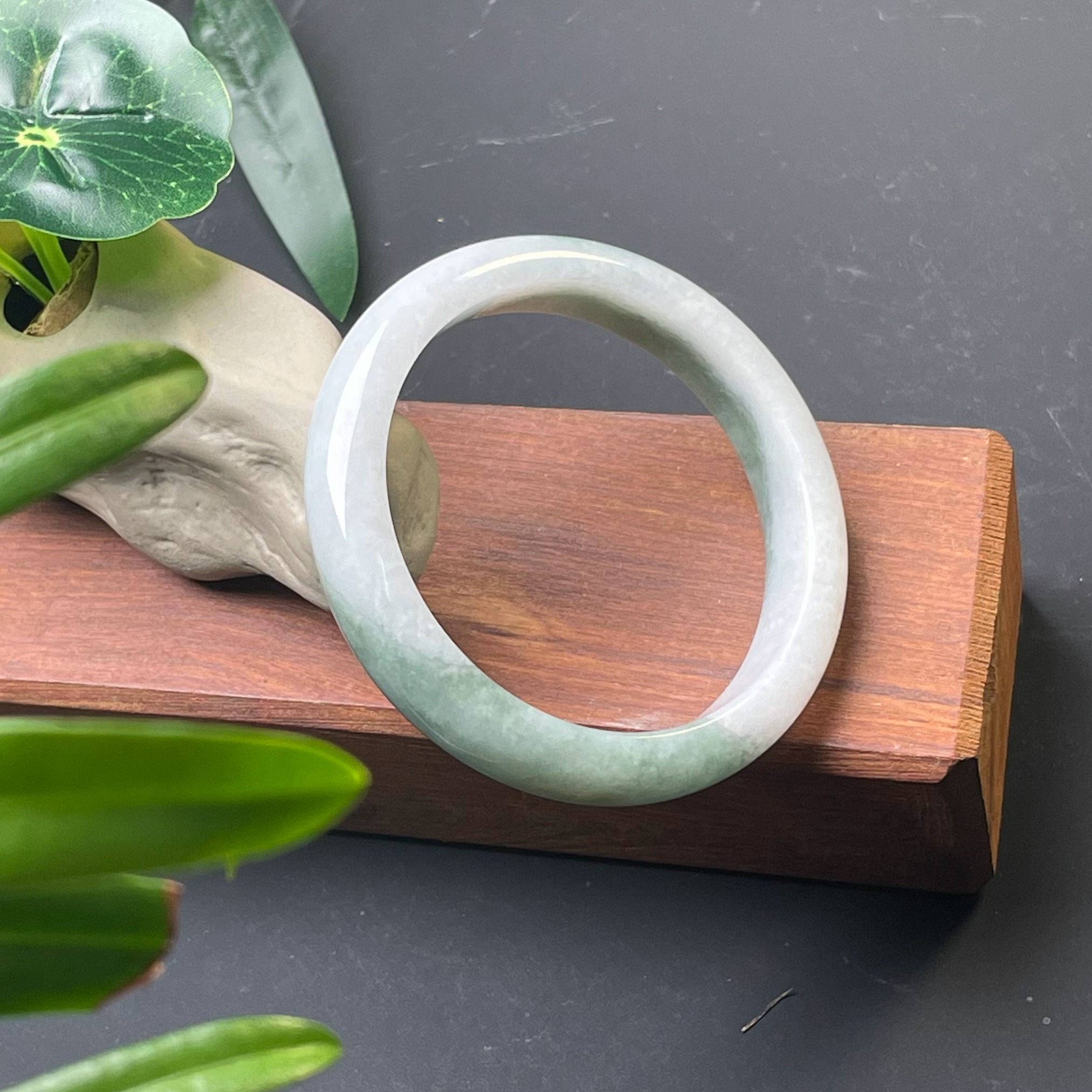 隆慈缘缅甸原矿A货翡翠59mm冰糯种绿彩飘花手镯大圈口翡翠手镯