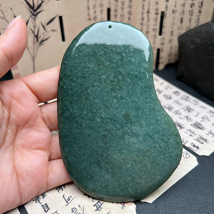 缅甸A货冰糯油绿翡翠刮痧板