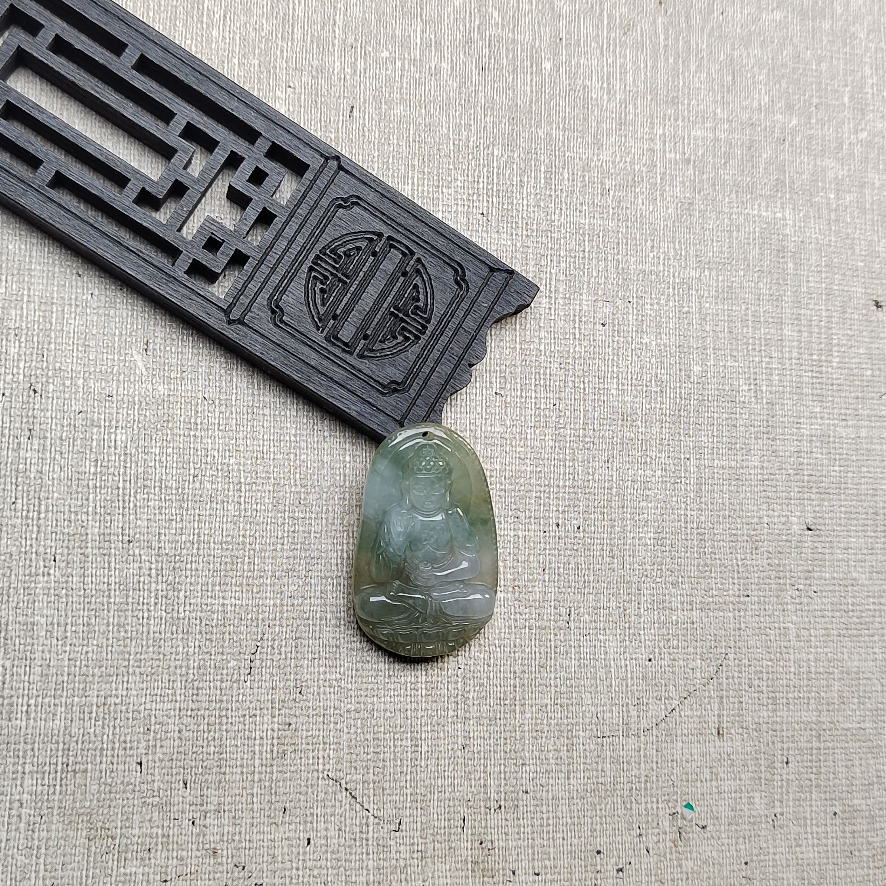 隆慈缘A货生肖狗猪本命佛冰糯种三彩飘花翡翠阿弥陀佛吊坠佛牌