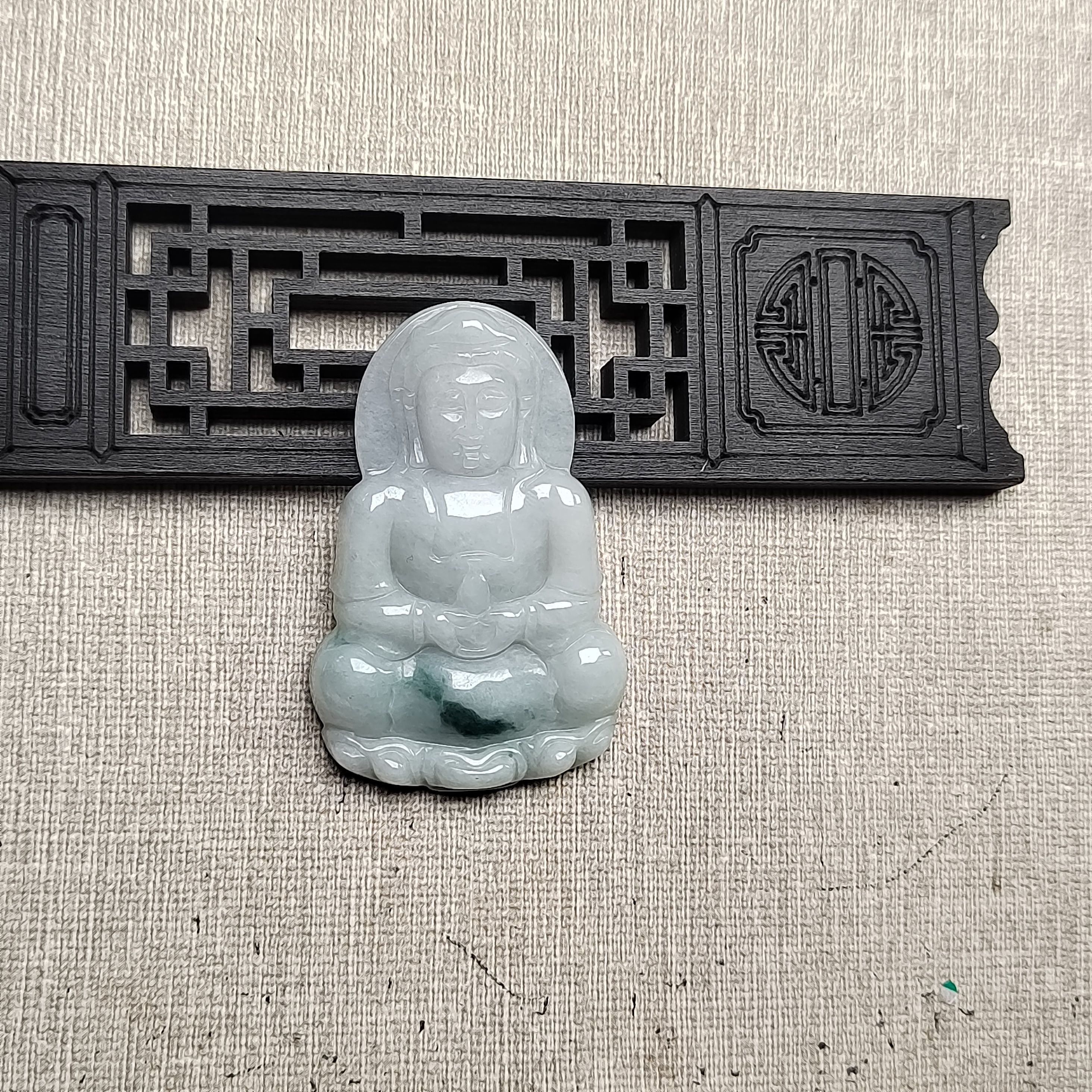 隆慈缘原矿翡翠源头直发A货翡翠细糯飘花观音吊坠挂件